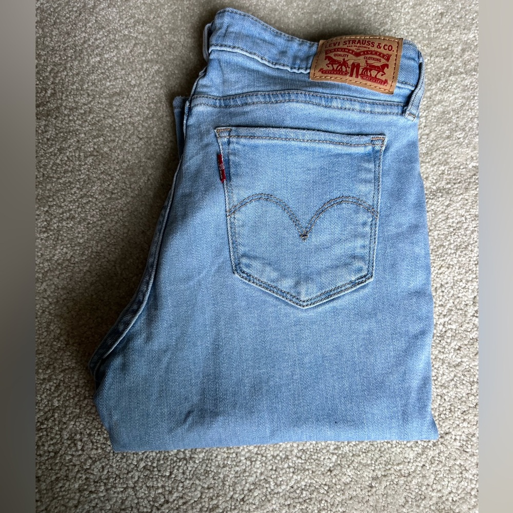 LEVI’S 711 SKINNY JEANS!